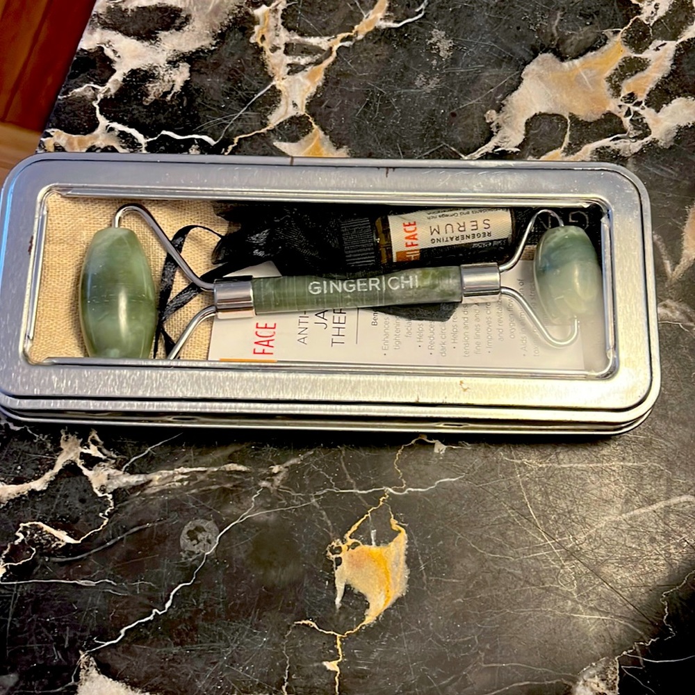 New in box Jade roller for healthy skin